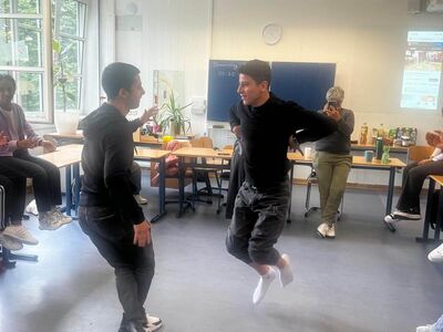 Tanzende Schüler beim Tanzworkshop