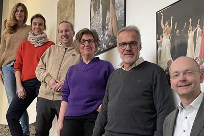 Schulleitung (von links nach rechts): Frau Kempken, Frau Lagos, Herr Storms, Frau Kremer, Herr Dahlhaus, Herr Merbecks