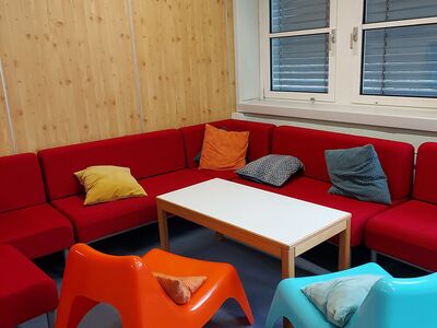 Gemütliche Sitzecke im Freizeitraum