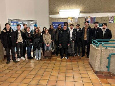 Schülergruppe beim "Uni-live"-Tag